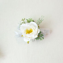 Load image into Gallery viewer, Boutonnieres Silk Roses White Pink Wedding Corsages and Boutonnieres Groom Flower Boutonnieres Marriage Prom Brooch Pins