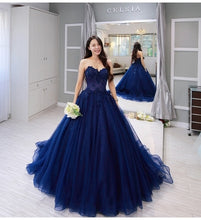 Load image into Gallery viewer, Vintage blue Lace Sleeveless Ball Gown Prom Dresses 2019 Applique Beading Sweetheart Neckline Custom Made Evening Dress