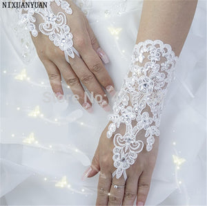 Elegant Beaded Lace Satin Short Bridal Gloves 2019 Fingerless Wedding Gloves White Ivory Wedding Accessories Veu De Noiva