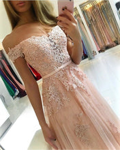 Load image into Gallery viewer, Pink 2020 Prom Dresses A-Line Off the Shoulder Sweetheart Beaded Lace Tulle Long Prom Gown Evening Party Dresses Robe De Soiree
