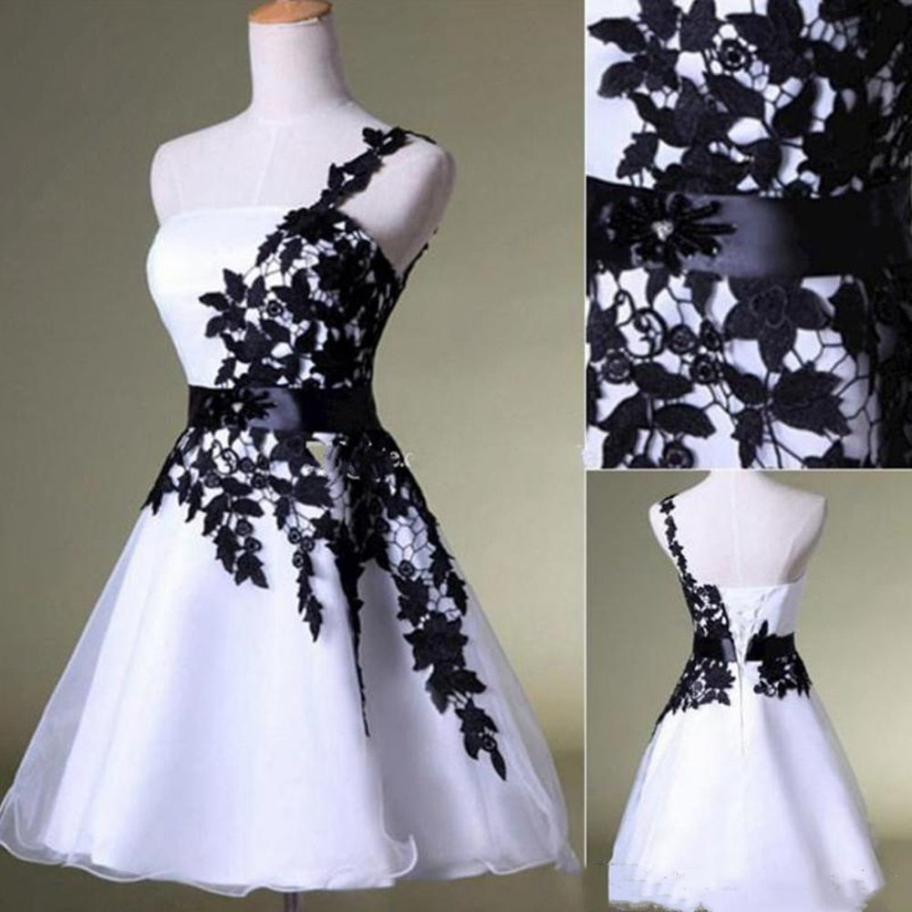 New Cheap Short Homecoming Dresses White and Black One Shoulder Lace Belt Beaded Tulle Gowns for Prom Cocktail Graduation Dress